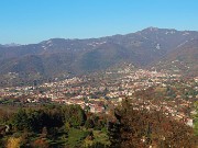 37 Dal  Parco del Castello di San Viglio vista verso Canto Alto